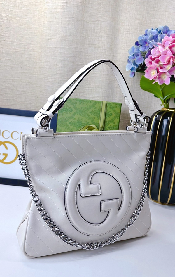 激安グッチバッグコピー背面デザイン